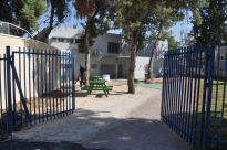 بالصور: المدارس والمحلات التجارية في اللد والرملة تلتزم بالإضراب العام والشامل